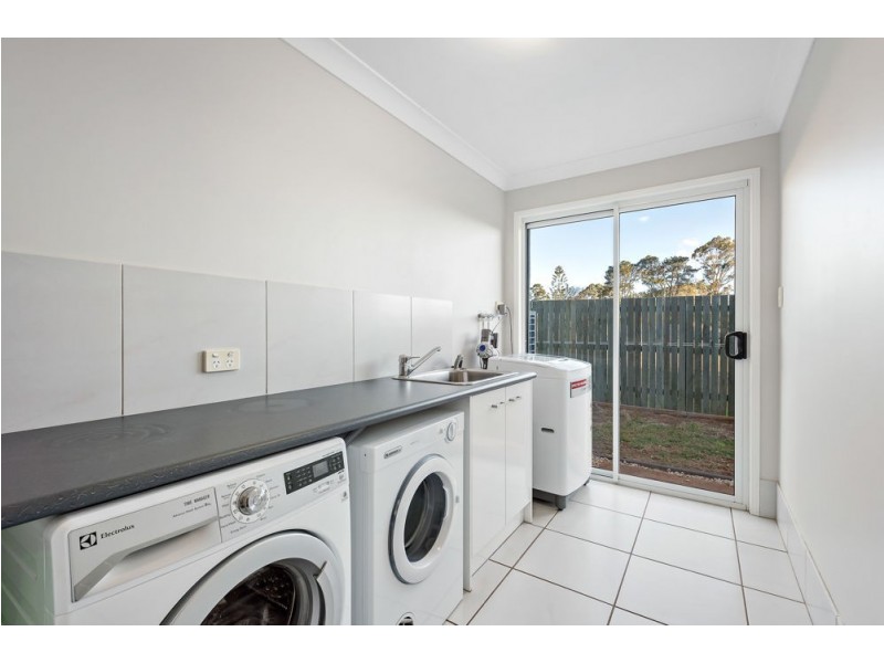 7 Page Court, Kearneys Spring QLD 4350