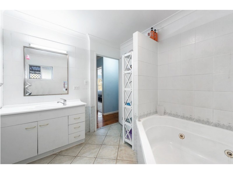 30 Wentworth Street, Centenary Heights QLD 4350