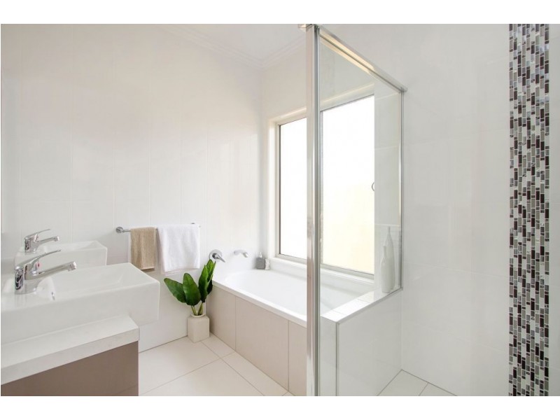 11 Seawater Street, Thornlands QLD 4164