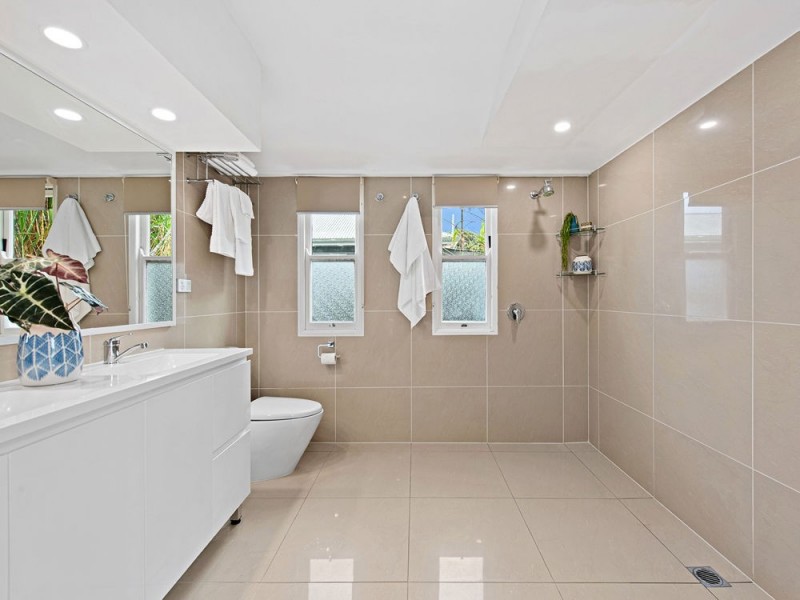 20 Harman Street, Manly QLD 4179