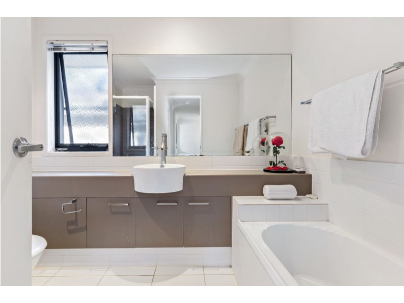 20/2 Jefferson Court, Upper Coomera QLD 4209