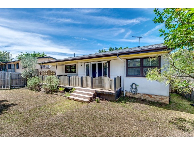 95 Mawson Street, Stafford Heights QLD 4053