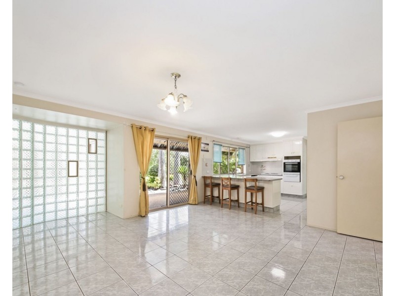 27 Almavale Street, Carindale QLD 4152