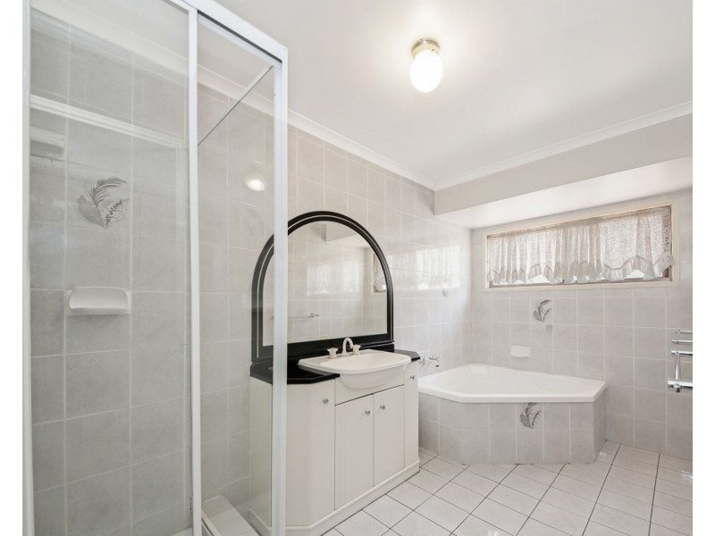 27 Almavale Street, Carindale QLD 4152