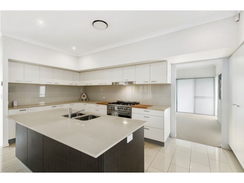 8 Thomson Place, Wakerley QLD 4154