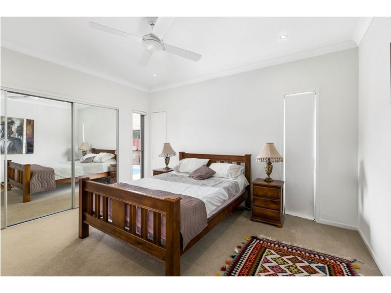 8 Thomson Place, Wakerley QLD 4154