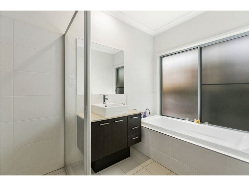 8 Thomson Place, Wakerley QLD 4154
