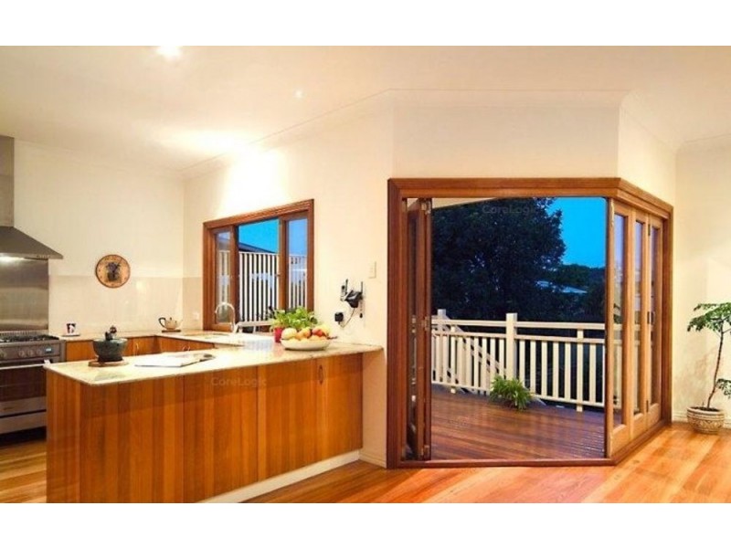 18 Pine Street, Wynnum QLD 4178