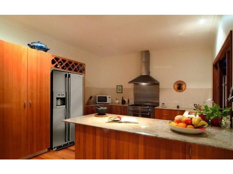 18 Pine Street, Wynnum QLD 4178