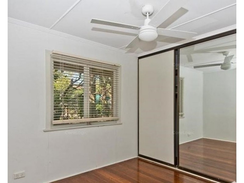 18 Bruce Street, Chermside QLD 4032