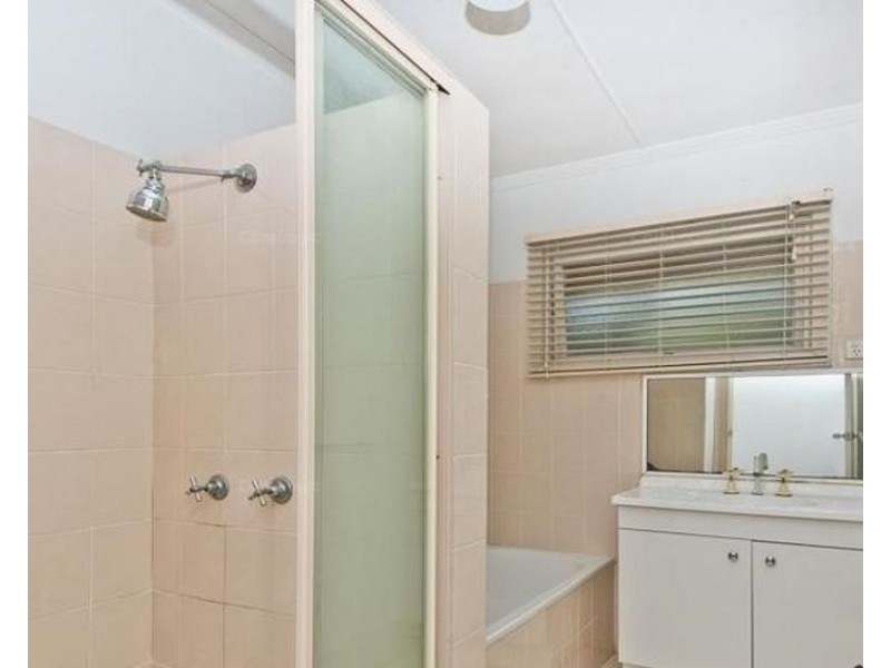 18 Bruce Street, Chermside QLD 4032