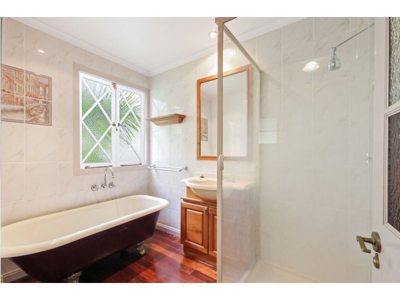 268 Bennetts Road, Norman Park QLD 4170