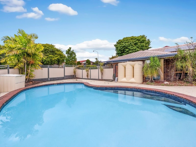 2 Madrid Court, Wishart QLD 4122