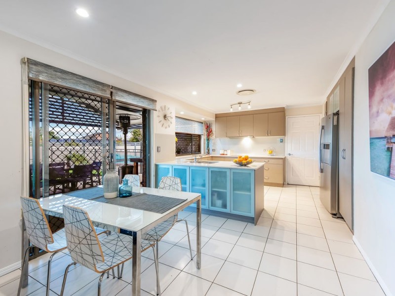 2 Madrid Court, Wishart QLD 4122