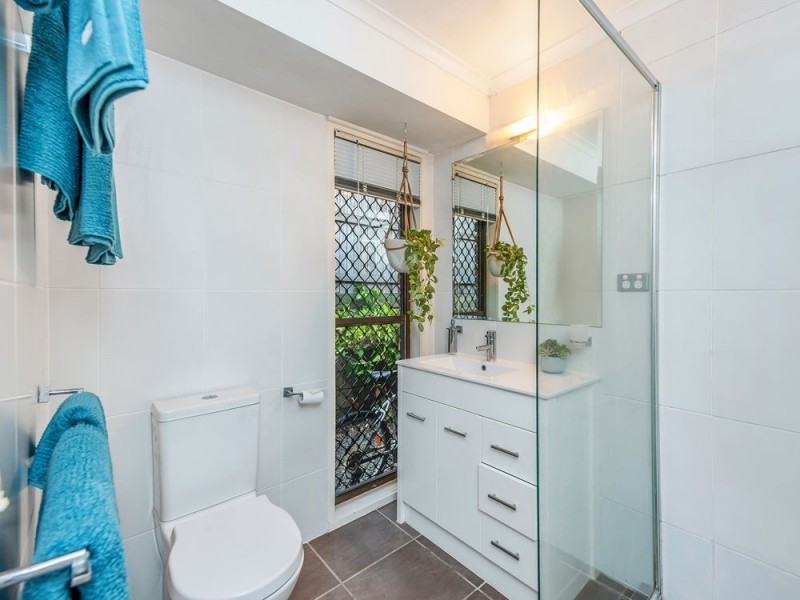 2 Madrid Court, Wishart QLD 4122