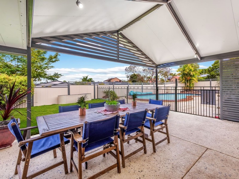 2 Madrid Court, Wishart QLD 4122