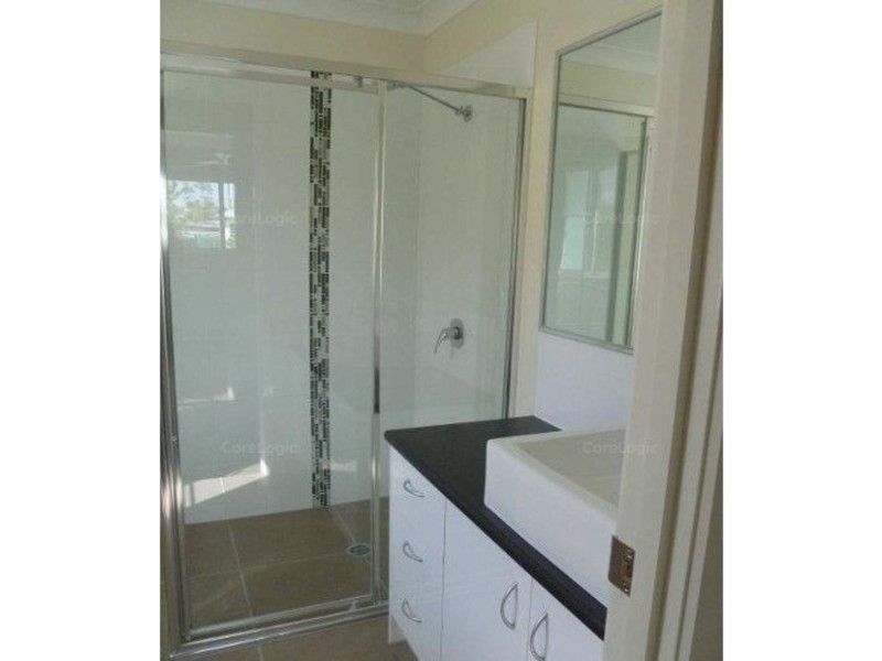 2/87 Emsworth Street, Wynnum QLD 4178