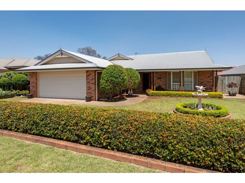31 Hinchliffe Drive, Kearneys Spring QLD 4350