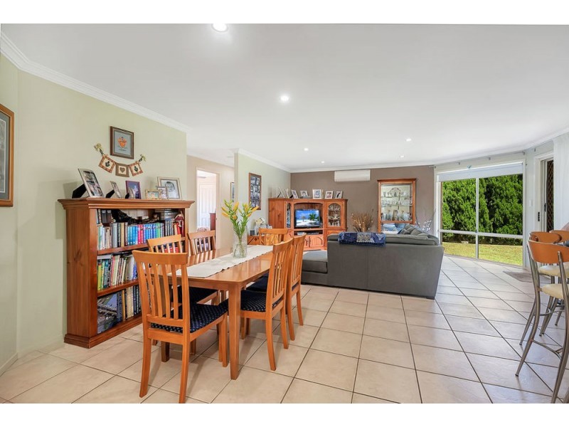 31 Hinchliffe Drive, Kearneys Spring QLD 4350