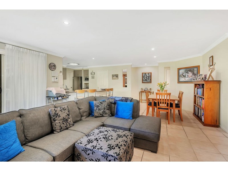 31 Hinchliffe Drive, Kearneys Spring QLD 4350