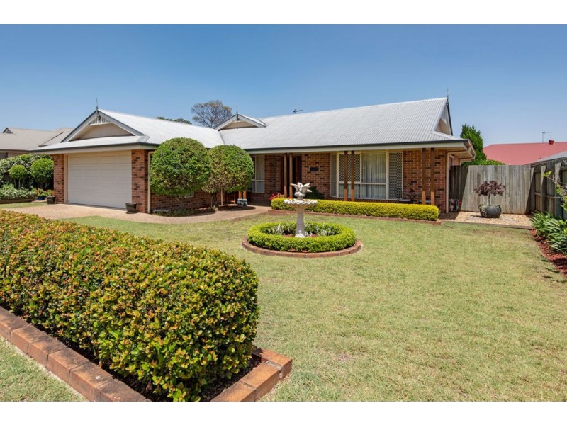 31 Hinchliffe Drive, Kearneys Spring QLD 4350