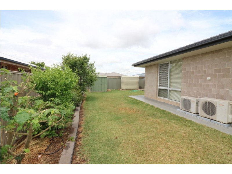 25 Murray Street, Oakey QLD 4401