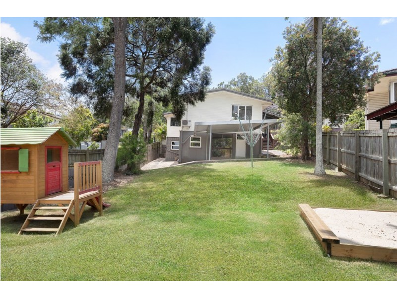 18 Landscape Street, Stafford Heights QLD 4053