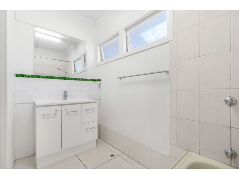 106 Marshall Road, Holland Park West QLD 4121