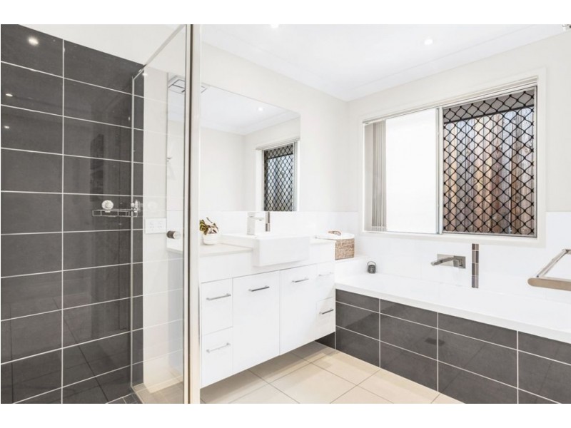 82 Swan Parade, Warner QLD 4500