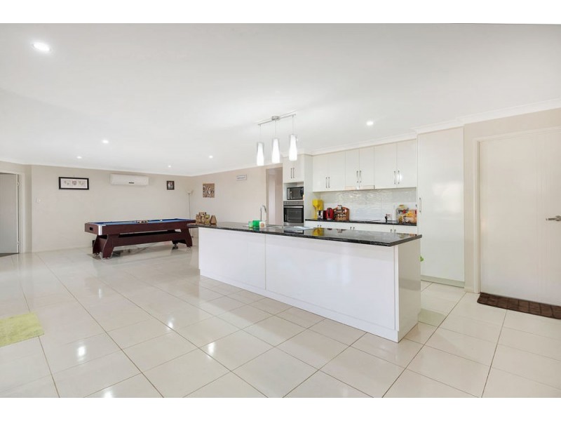 5 Egret Court, Meringandan West QLD 4352