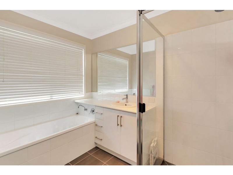5 Egret Court, Meringandan West QLD 4352