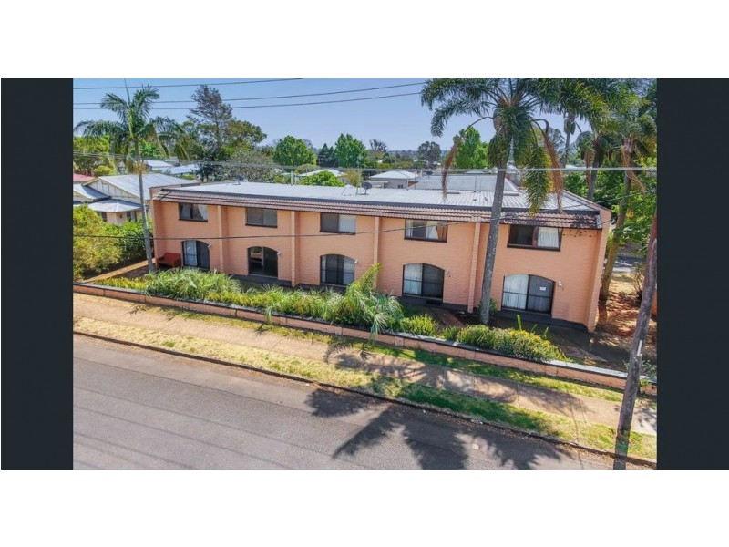1/203 Campbell Street, Newtown QLD 4350