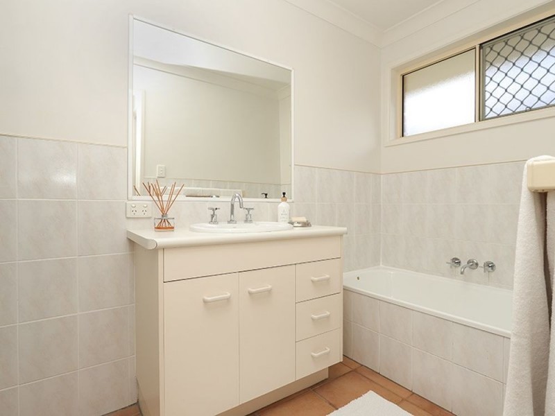 20 Oxford Crescent, Bridgeman Downs QLD 4035