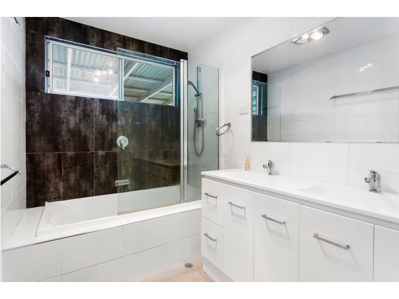 52 Denton St, Wishart QLD 4122