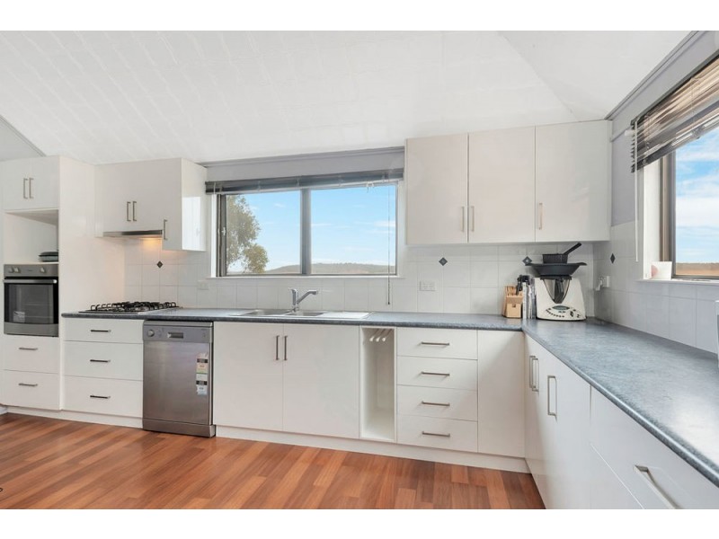 11 Nichols Drive, Glencoe QLD 4352