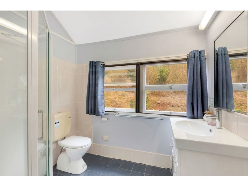 11 Nichols Drive, Glencoe QLD 4352