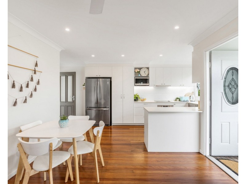 54 Gordon Parade, Manly QLD 4179