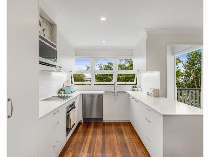 54 Gordon Parade, Manly QLD 4179