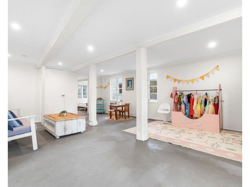 54 Gordon Parade, Manly QLD 4179