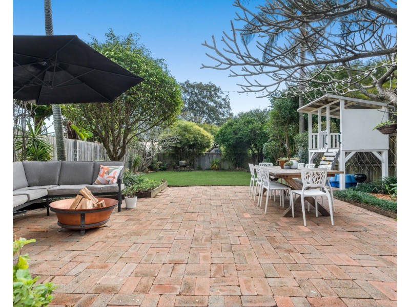 54 Gordon Parade, Manly QLD 4179