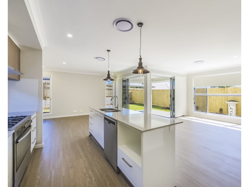 34 Vedson Street, Birkdale QLD 4159