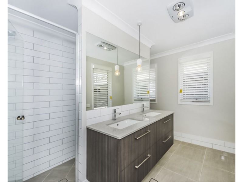 34 Vedson Street, Birkdale QLD 4159