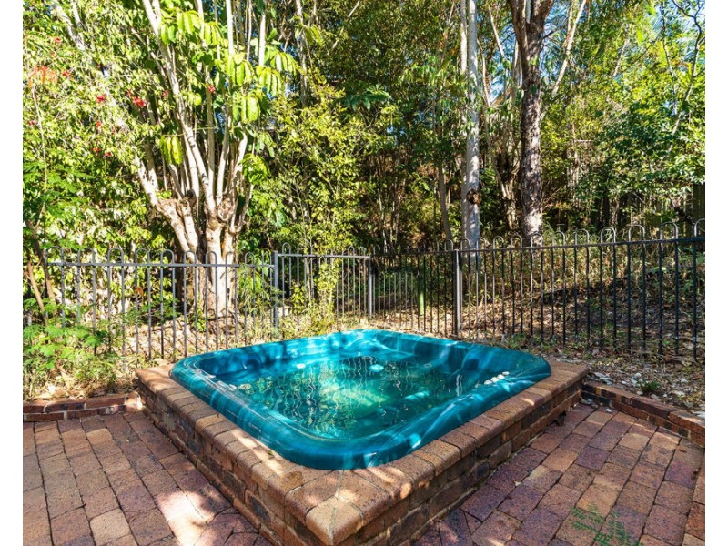 22 Yathong Court, Arana Hills QLD 4054