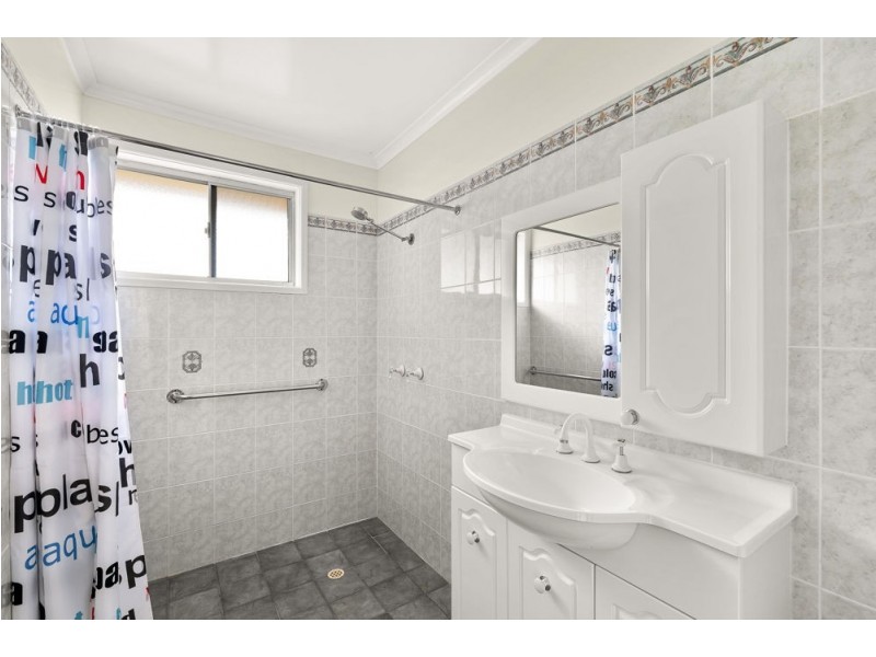 2/10 Spies Court, Mount Lofty QLD 4350