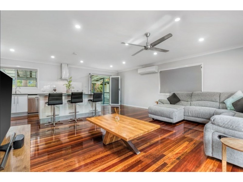 8 Tad Street, Kenmore QLD 4069