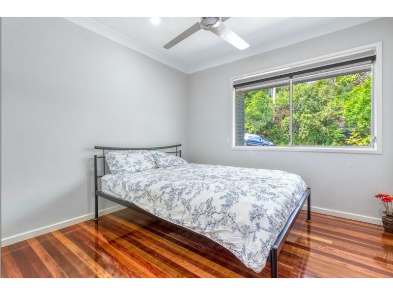 8 Tad Street, Kenmore QLD 4069