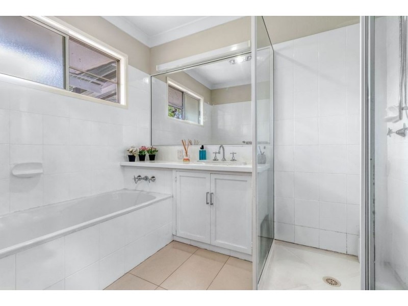 8 Tad Street, Kenmore QLD 4069