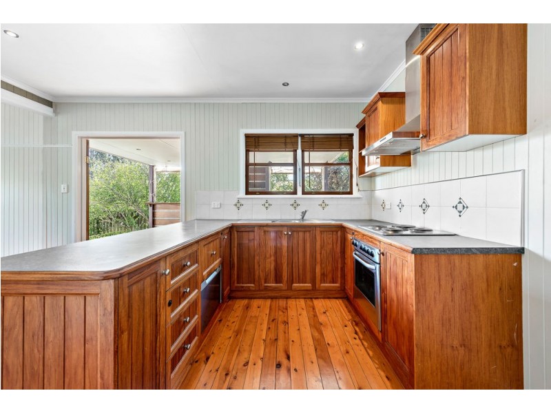 61 Wooldridge Street, Mount Lofty QLD 4350