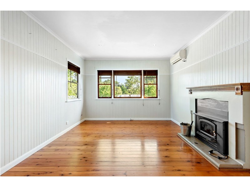 61 Wooldridge Street, Mount Lofty QLD 4350