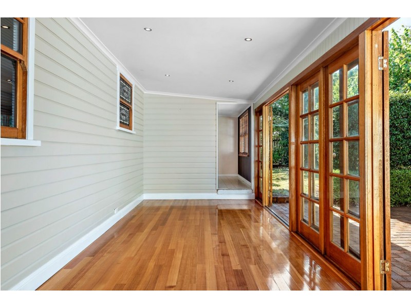 61 Wooldridge Street, Mount Lofty QLD 4350